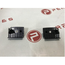 Кронштейн центральний переднього бампера LH Tesla Model 3 1084171-00-F